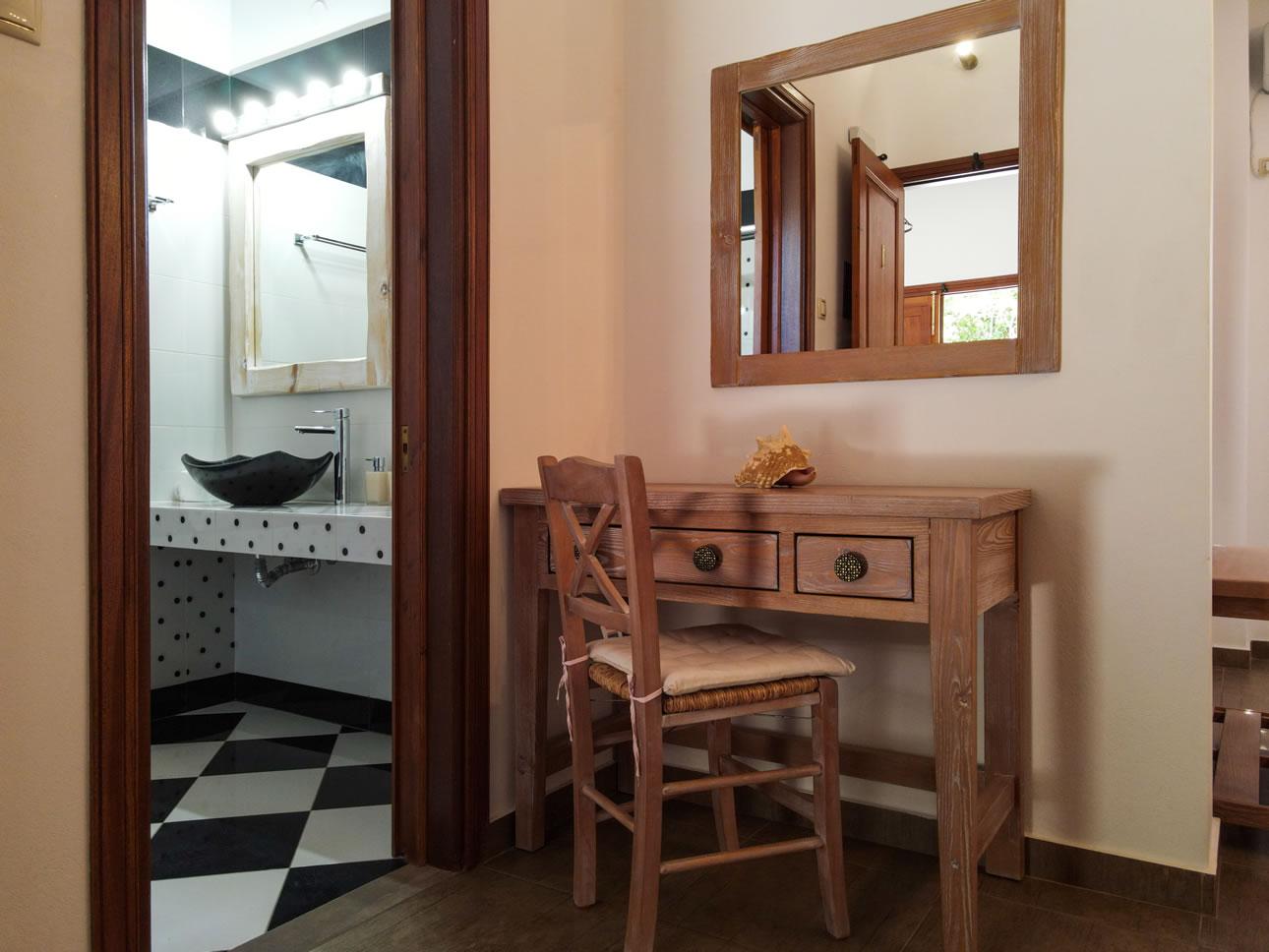 Patmos-rooms-zephyr room